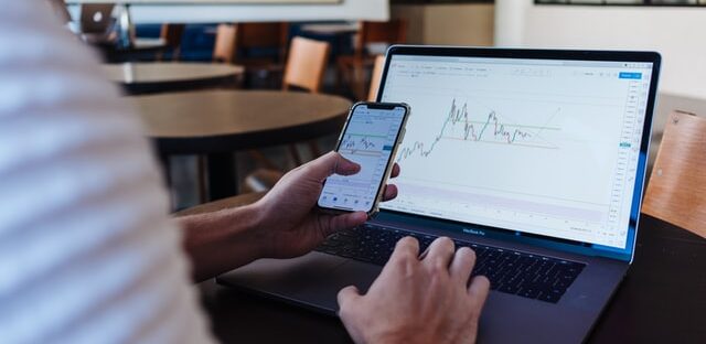 4 steps til, hvordan du kommer i gang med at investere i aktier